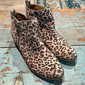 Lucky Brand Basel Leopard Printed Leather Side Zip Block Heel Ankle Booties SZ 6